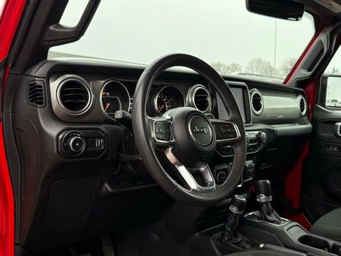 Used 2023 Jeep Wrangler Sahara image 12