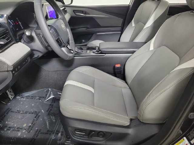 Used 2025 Toyota Camry SE w/ Convenience Package FWD image 18