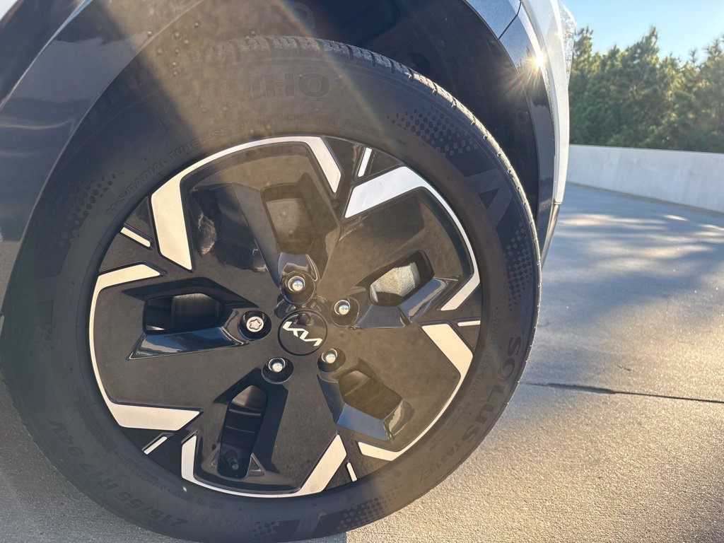 Used 2023 Kia Niro Wind w/ Wind Preserve Package FWD image 5