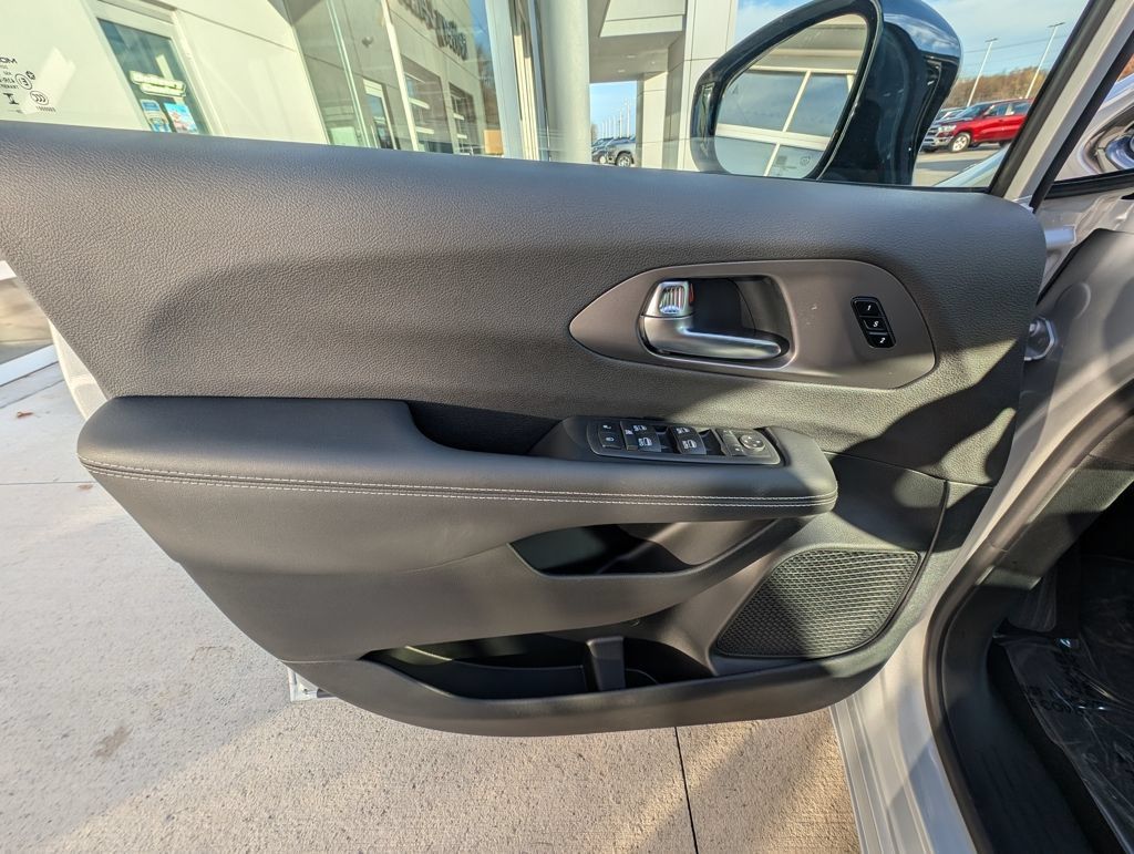 New 2026 Chrysler Pacifica Select w/ S Appearance Package FWD image 40