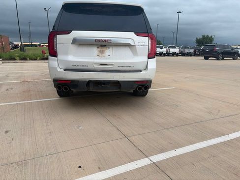 Used 2023 GMC Yukon XL Denali w/ Denali Reserve Package AWD/4WD image 4