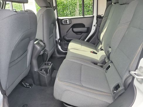 Used 2024 Jeep Gladiator Sport image 12