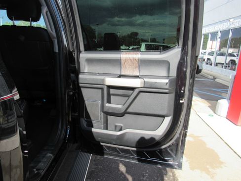 Used 2019 Ford F350 Lariat w/ Lariat Ultimate Package AWD/4WD image 12