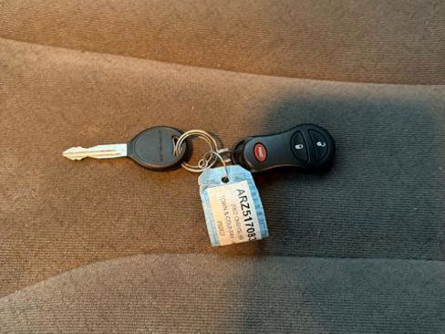 Used 2002 Chrysler Town & Country LX image 16