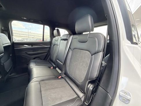 New 2026 Jeep Grand Cherokee Altitude AWD/4WD image 19