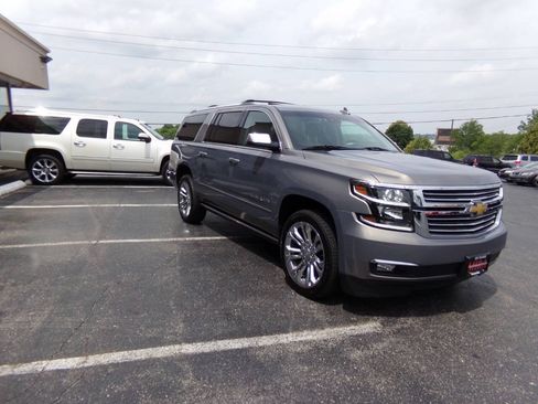 Used 2019 Chevrolet Suburban Premier w/ Premier Plus Edition AWD/4WD image 4