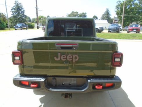Used 2021 Jeep Gladiator Rubicon AWD/4WD image 4