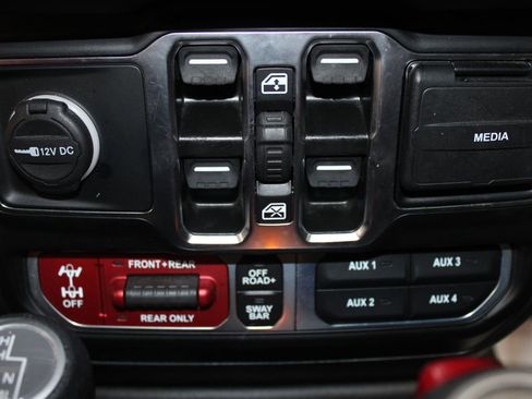 Used 2024 Jeep Wrangler Unlimited Rubicon image 48