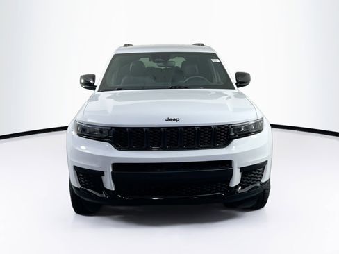 Used 2023 Jeep Grand Cherokee L Laredo image 2