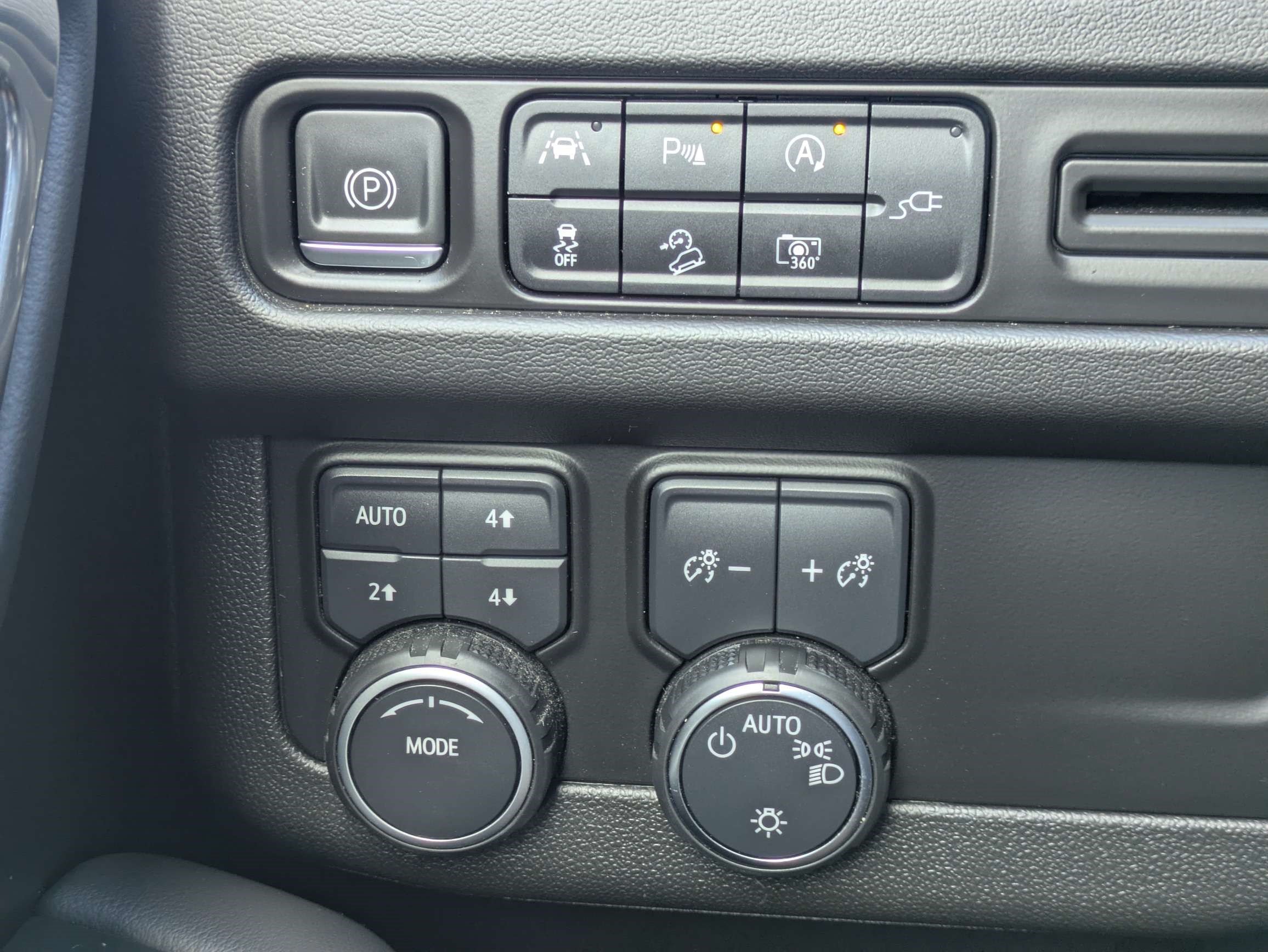 Used 2022 Chevrolet Tahoe Z71 w/ Luxury Package AWD/4WD image 30