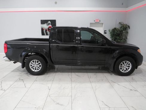 Used 2017 Nissan Frontier SV RWD image 2