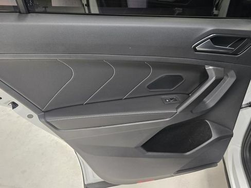 Certified 2022 Volkswagen Tiguan SE FWD image 9