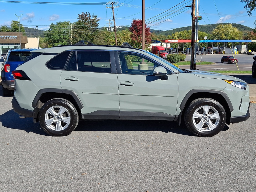 Used 2021 Toyota RAV4 XLE w/ Convenience Package AWD/4WD image 9