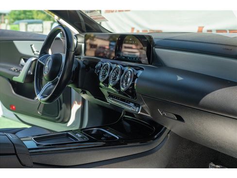 Used 2025 Mercedes-Benz CLA 250 image 34