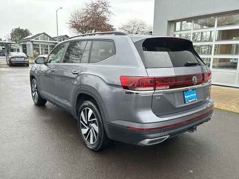 Used 2024 Volkswagen Atlas SE image 3
