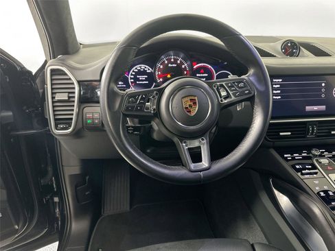 Certified 2022 Porsche Cayenne Turbo AWD/4WD image 18