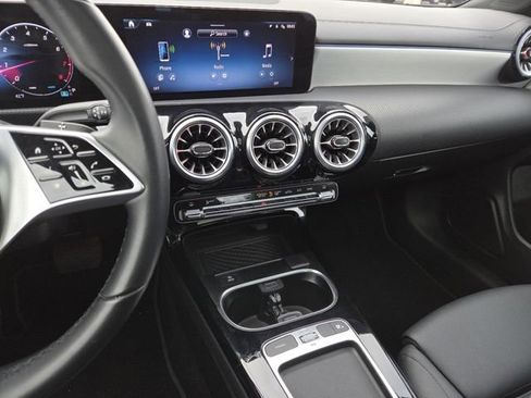 Used 2025 Mercedes-Benz CLA 250 4MATIC image 34