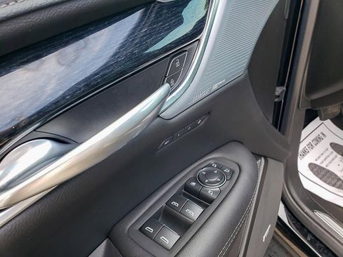 Used 2025 Cadillac XT5 Premium Luxury image 11