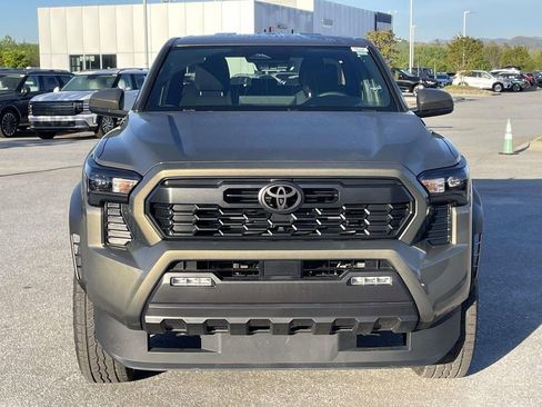 Used 2025 Toyota Tacoma TRD Off-Road AWD/4WD image 25