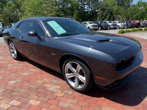 Used 2018 Dodge Challenger R/T RWD image 3