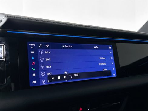 Certified 2025 Porsche Macan Electric image 21