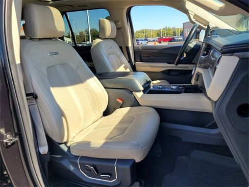 Used 2022 Ford Expedition Platinum image 17