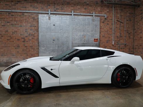 Used 2017 Chevrolet Corvette Stingray Coupe w/ Carbon Flash Badge Package RWD image 9