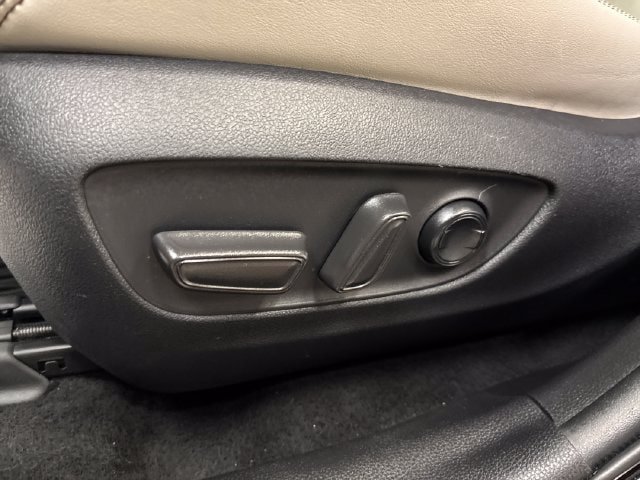 Used 2021 Toyota RAV4 XLE Premium AWD/4WD image 33