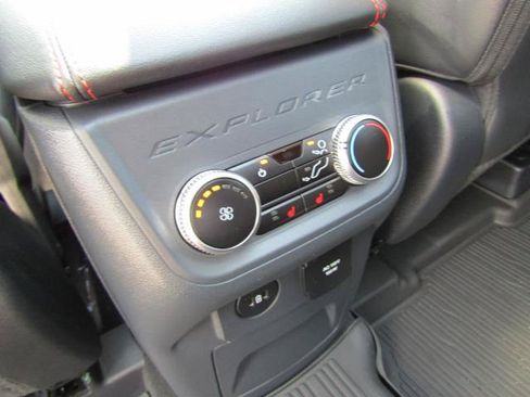 Used 2026 Ford Explorer ST-Line w/ ST-Line Street Pack AWD/4WD image 18