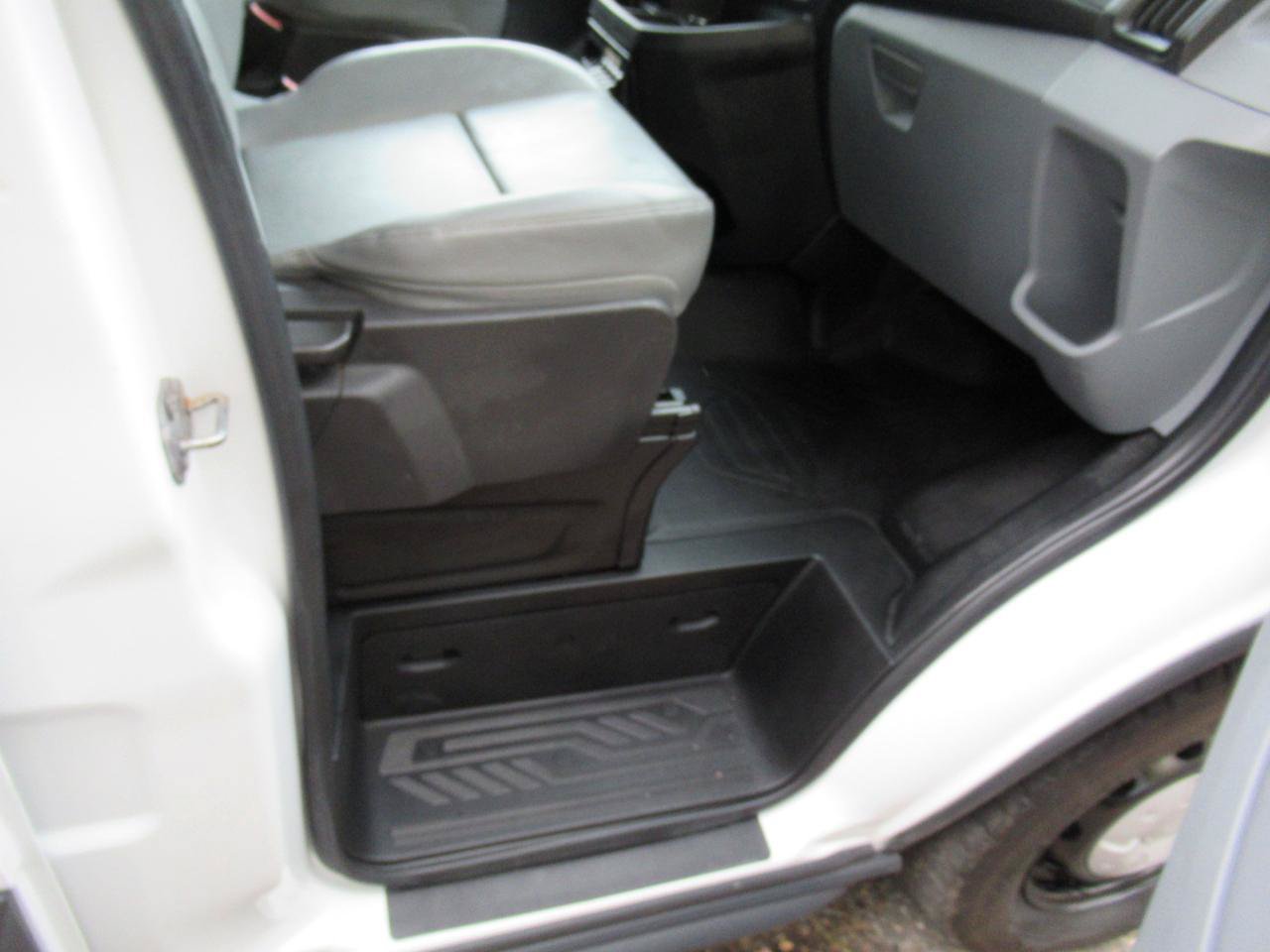 Used 2015 Ford Transit 150 130 Low Roof RWD image 18