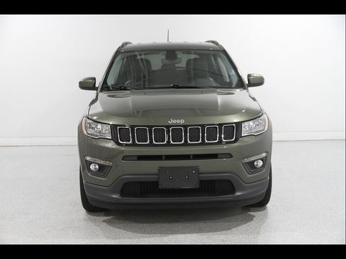 Used 2019 Jeep Compass Latitude FWD image 2