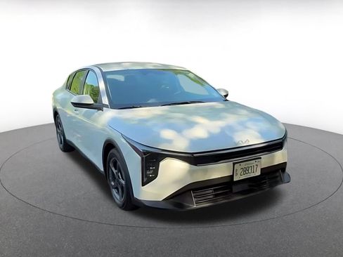Used 2025 Kia K4 FWD image 3