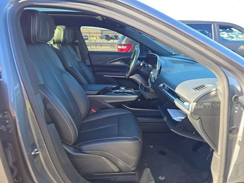 Used 2023 Cadillac Lyriq AWD image 5
