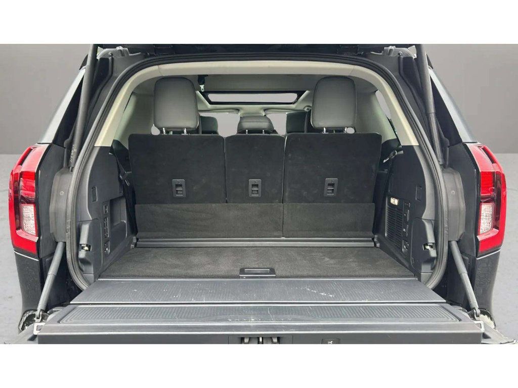 Used 2025 Ford Expedition Active AWD/4WD image 9