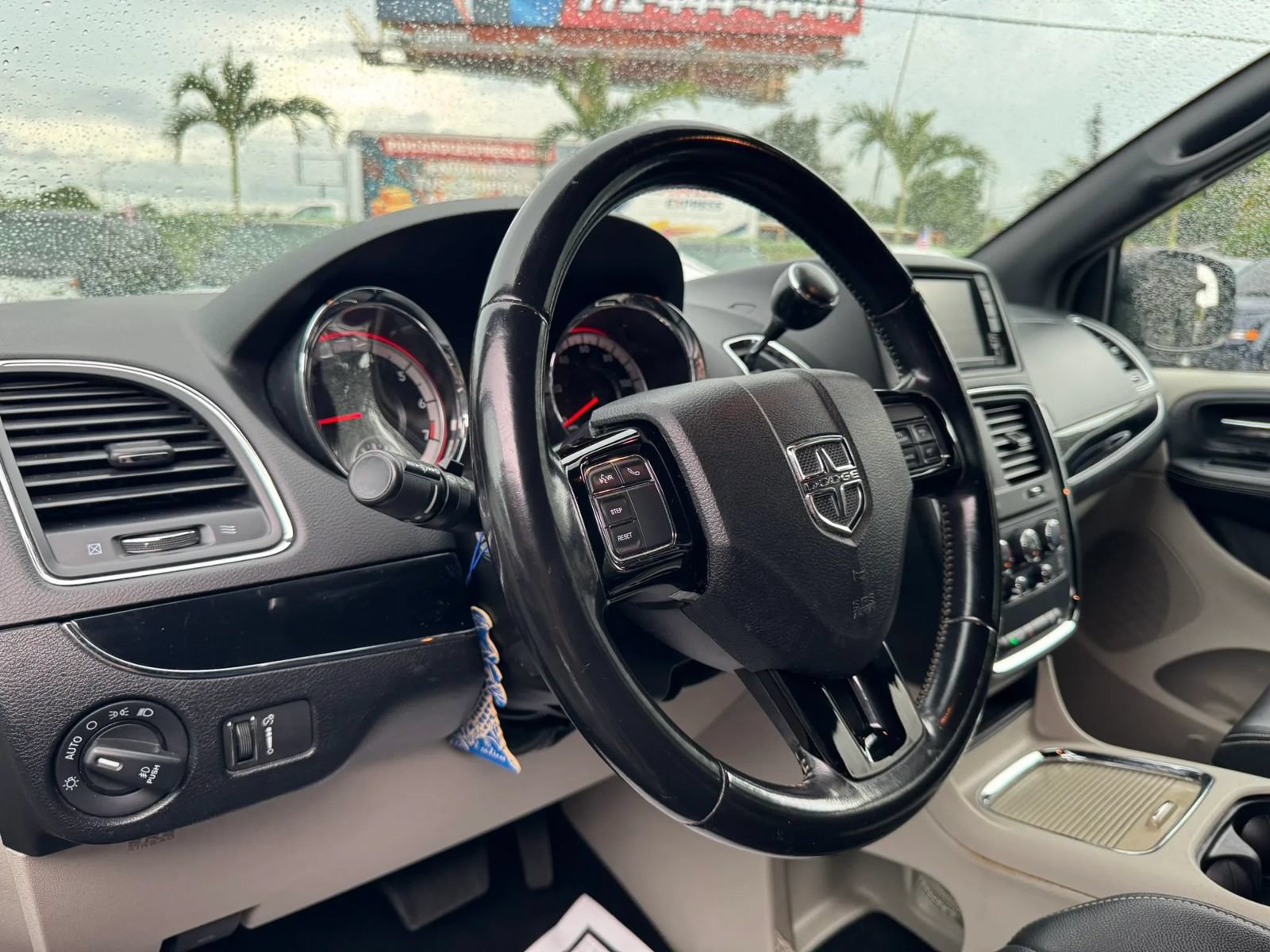Used 2019 Dodge Grand Caravan SXT FWD image 22