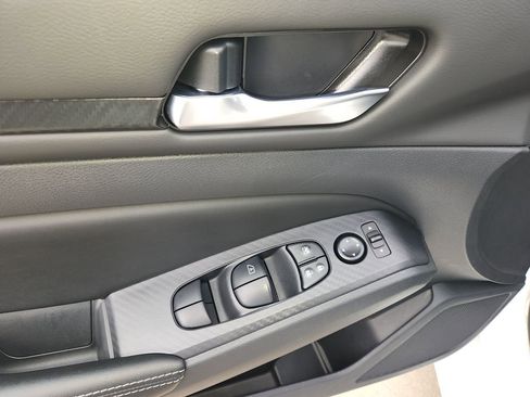 Used 2025 Nissan Altima 2.5 SV image 28