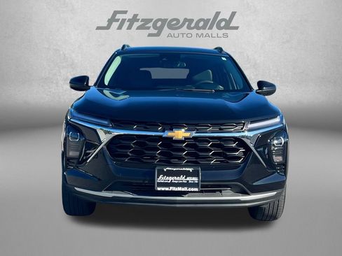Used 2025 Chevrolet Trax LT FWD image 6