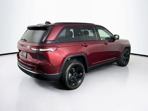 Used 2023 Jeep Grand Cherokee Altitude AWD/4WD image 9