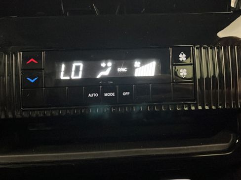 Used 2023 Jeep Wagoneer 4WD image 34