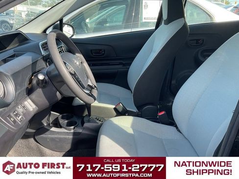 Used 2018 Toyota Prius C One FWD image 5