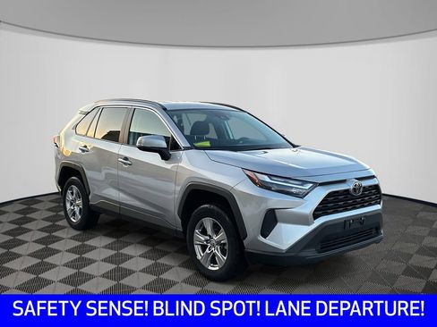 Used 2023 Toyota RAV4 XLE image 3