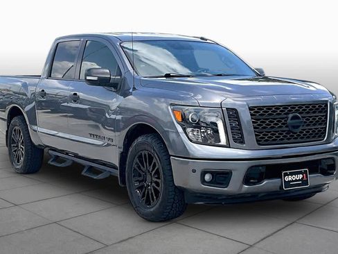 Used 2019 Nissan Titan SV w/ SV Convenience Package AWD/4WD image 3