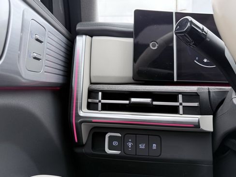 Used 2024 Hyundai Santa Fe Limited image 13