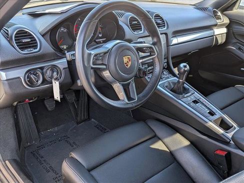 Used 2024 Porsche 718 Boxster RWD image 10