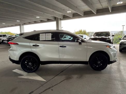 Used 2024 Toyota Venza LE image 4