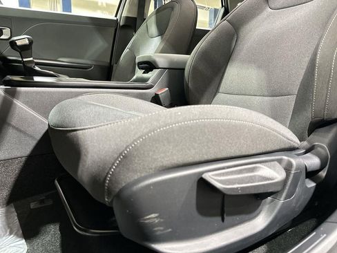 New 2025 Kia K4 LX image 14