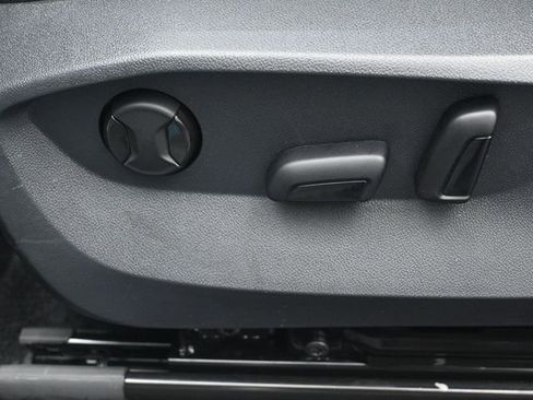 Used 2026 Volkswagen Taos SEL image 10