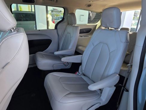 Used 2021 Chrysler Voyager Lxi FWD image 15