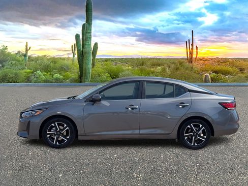 Used 2025 Nissan Sentra SV image 3