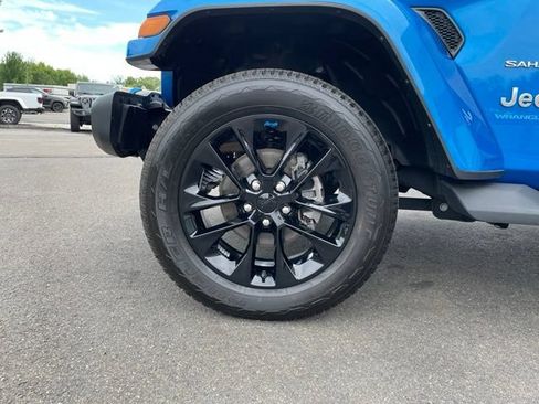 Used 2023 Jeep Wrangler Unlimited Sahara w/ Cold Weather Group AWD/4WD image 31